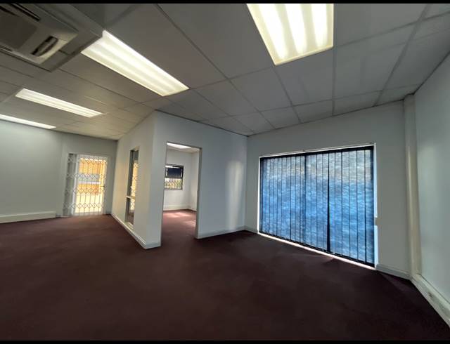 3,302M² OFFICE TO LET IN SPARTAN
